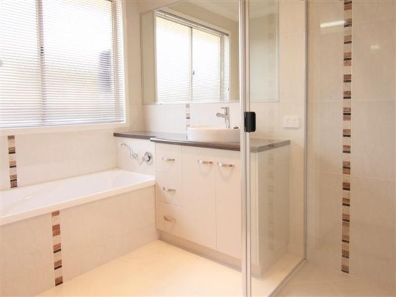 92 Spring Street, Middle Ridge QLD 4350