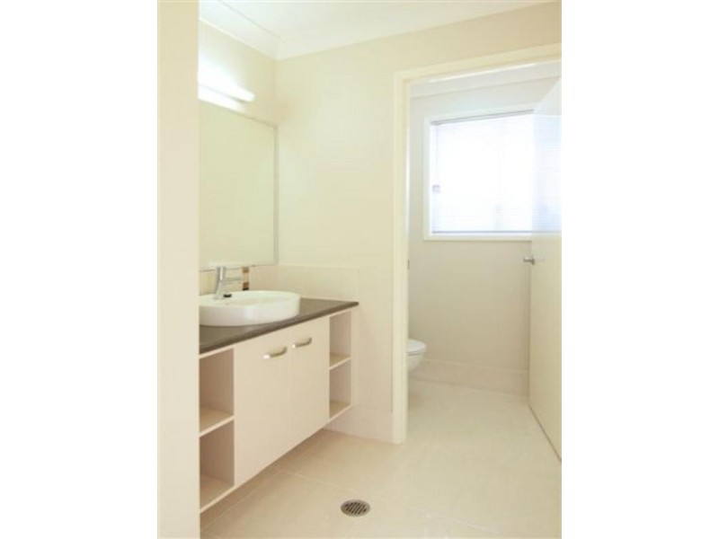 92 Spring Street, Middle Ridge QLD 4350
