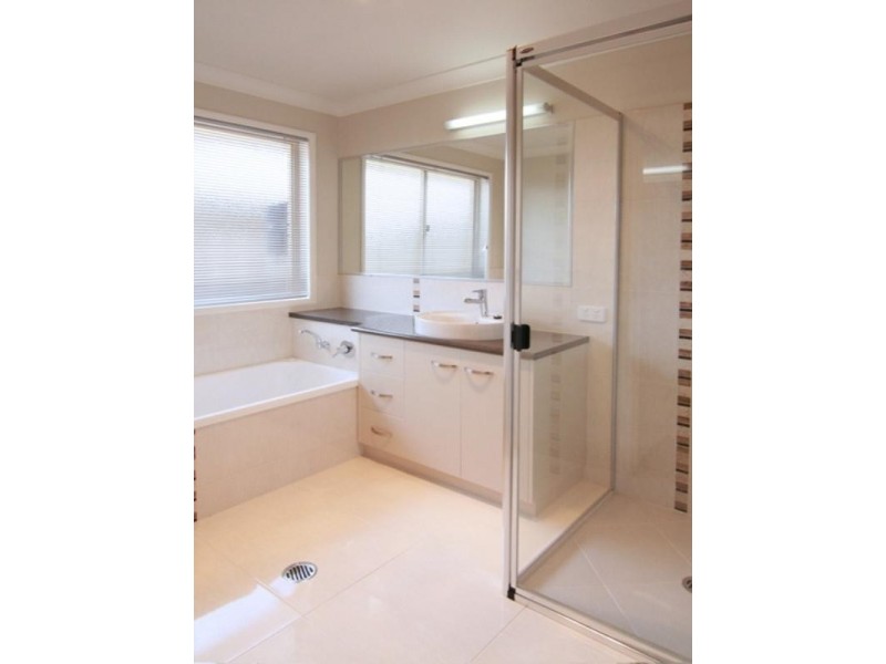 92 Spring Street, Middle Ridge QLD 4350