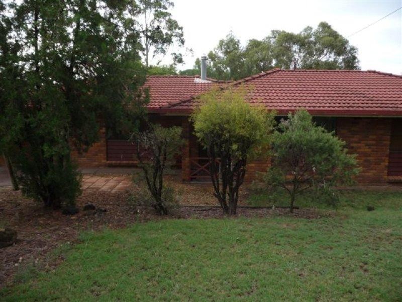 26 Main Street, Meringandan QLD 4352