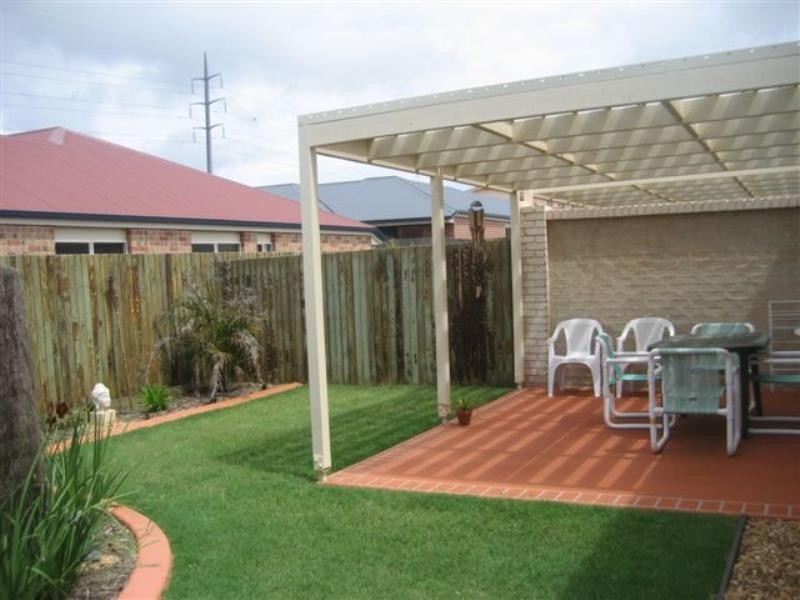 2/22 Sambar Court, Kearneys Spring QLD 4350