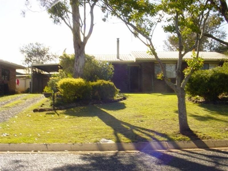 4 Batten Court, Wilsonton QLD 4350
