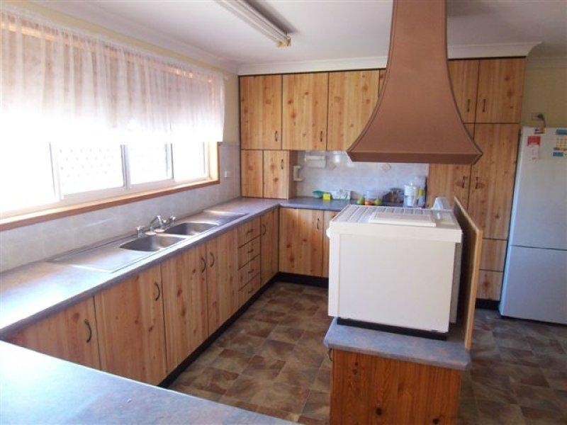 17 Knockator Crescent, Centenary Heights QLD 4350