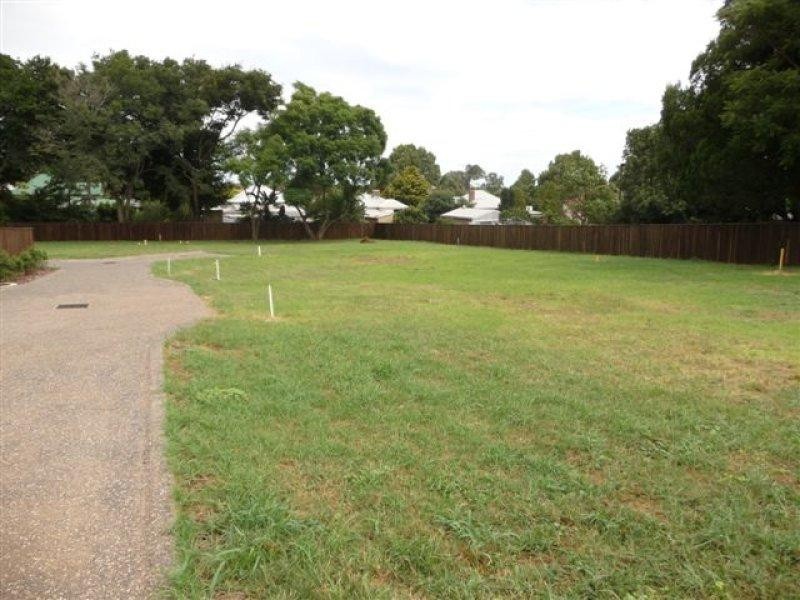 26 Rhyde Street, Mount Lofty QLD 4350