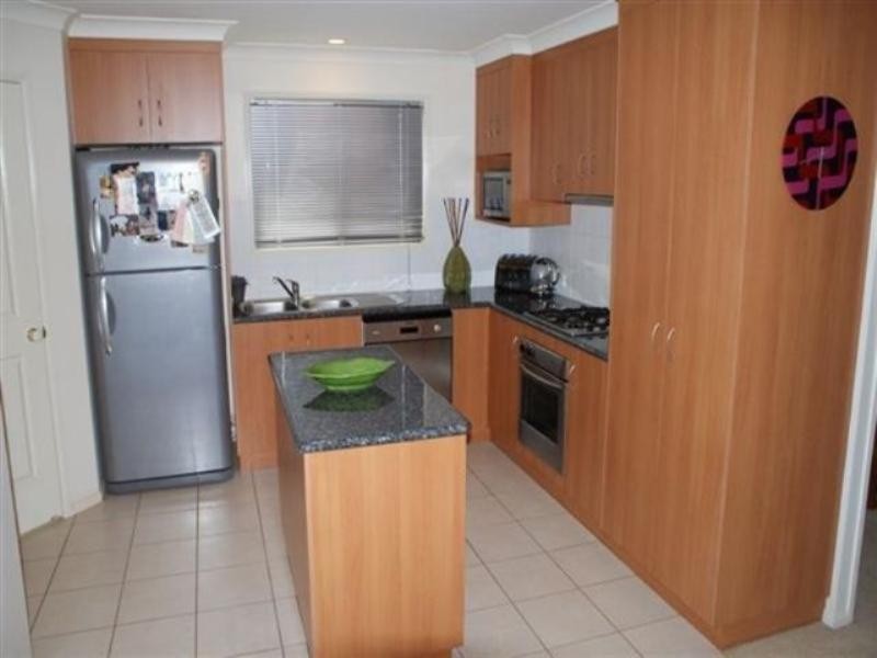 2/396 West Street, Kearneys Spring QLD 4350