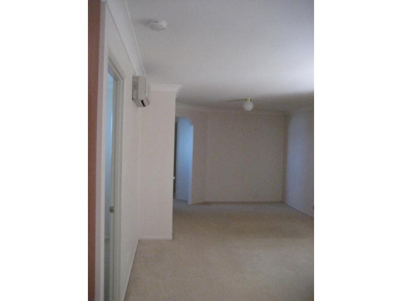 2/396 West Street, Kearneys Spring QLD 4350