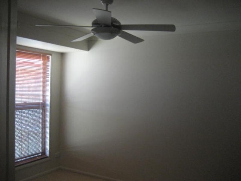 2/396 West Street, Kearneys Spring QLD 4350