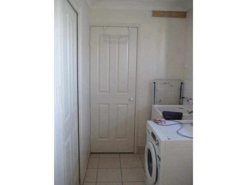 2/396 West Street, Kearneys Spring QLD 4350