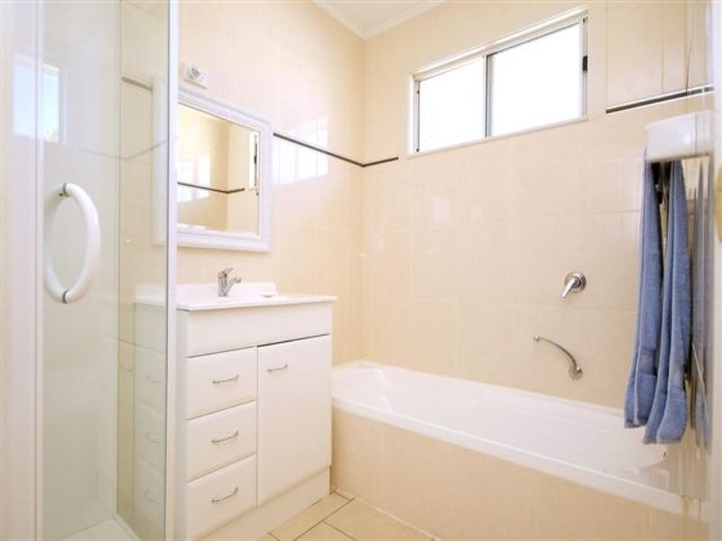 13 Berghofer Street, Rockville QLD 4350