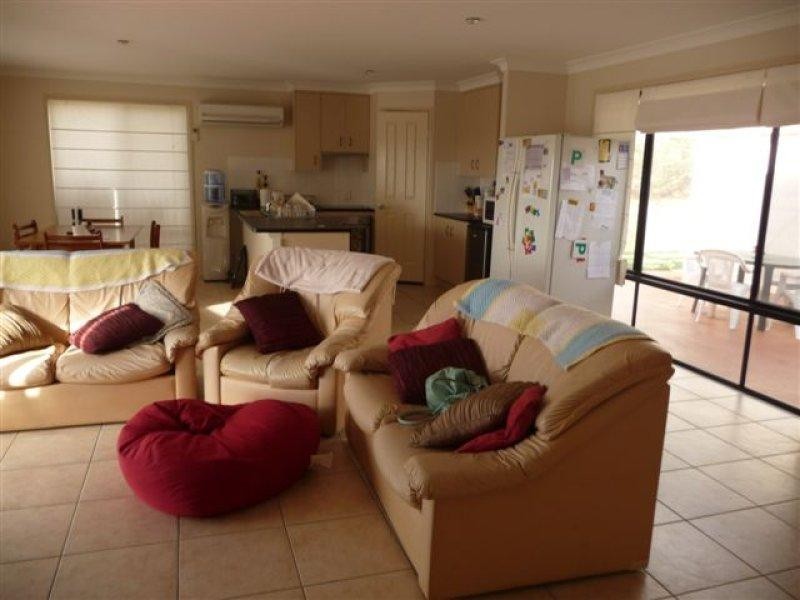 5 Samuel Court, Darling Heights QLD 4350