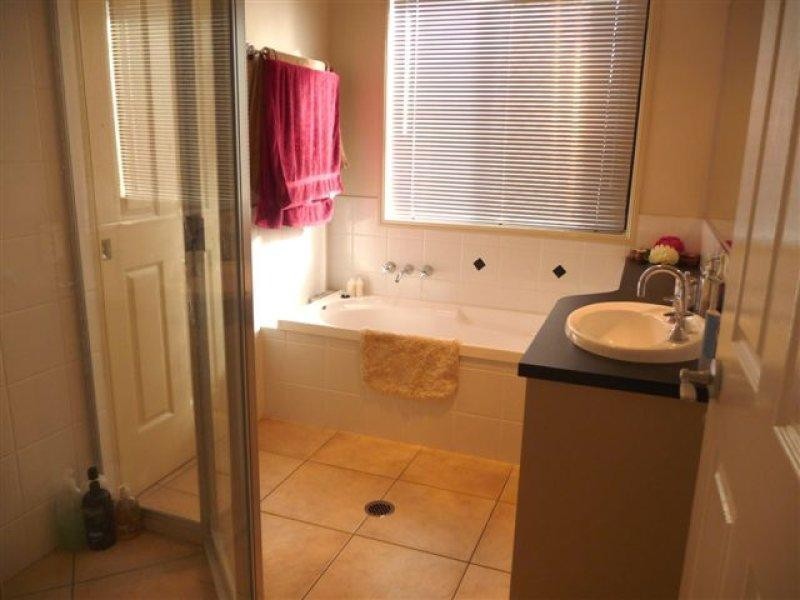 5 Samuel Court, Darling Heights QLD 4350