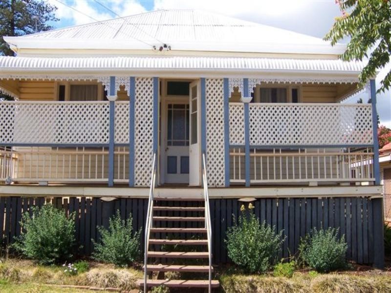 12 Kenneth Street, Mount Lofty QLD 4350