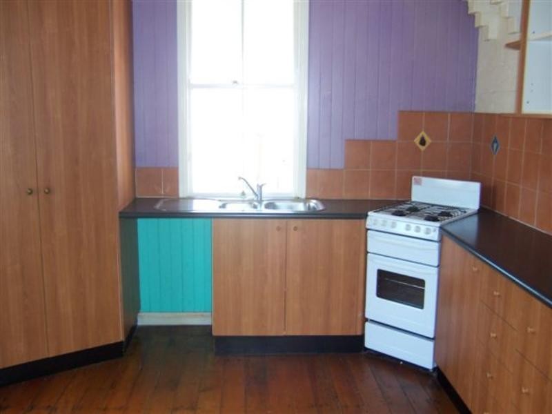 12 Kenneth Street, Mount Lofty QLD 4350