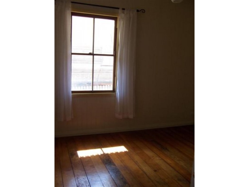 12 Kenneth Street, Mount Lofty QLD 4350