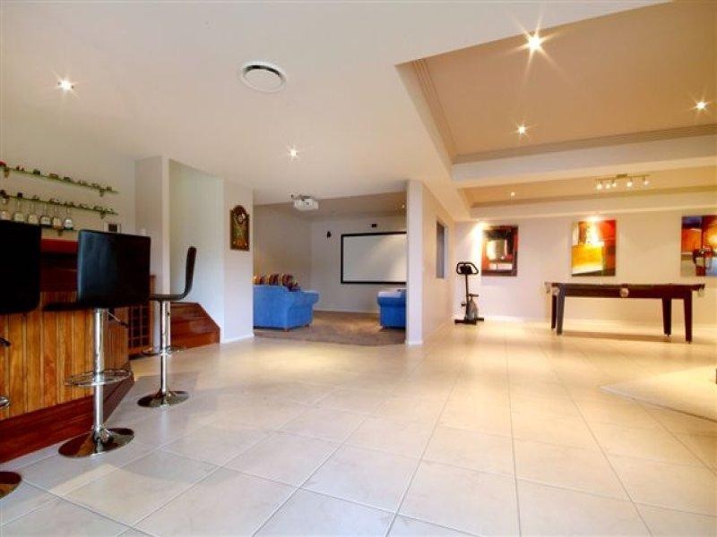 2 Mackenzie Street, Mount Lofty QLD 4350