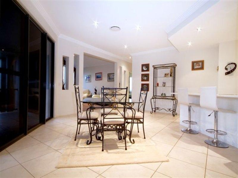2 Mackenzie Street, Mount Lofty QLD 4350