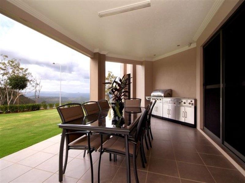 2 Mackenzie Street, Mount Lofty QLD 4350