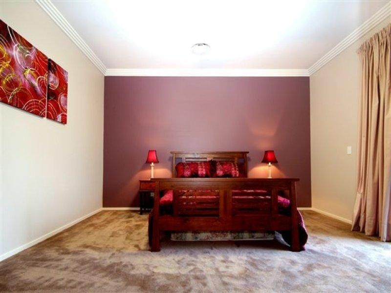 2 Mackenzie Street, Mount Lofty QLD 4350