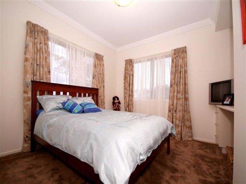 2 Mackenzie Street, Mount Lofty QLD 4350