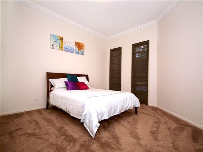 2 Mackenzie Street, Mount Lofty QLD 4350