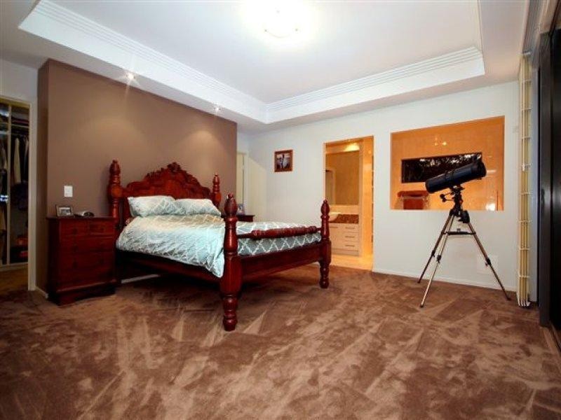 2 Mackenzie Street, Mount Lofty QLD 4350