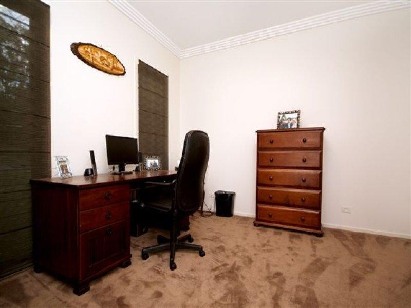 2 Mackenzie Street, Mount Lofty QLD 4350