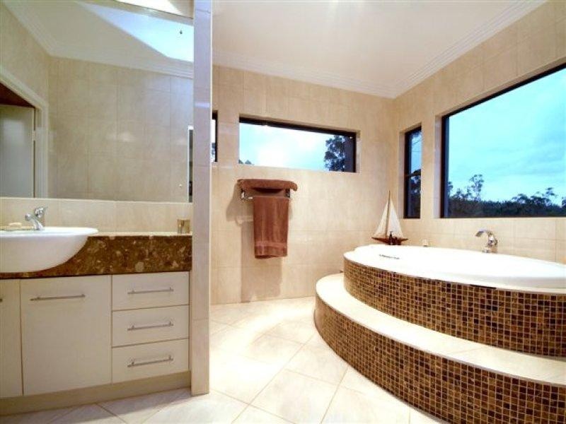 2 Mackenzie Street, Mount Lofty QLD 4350