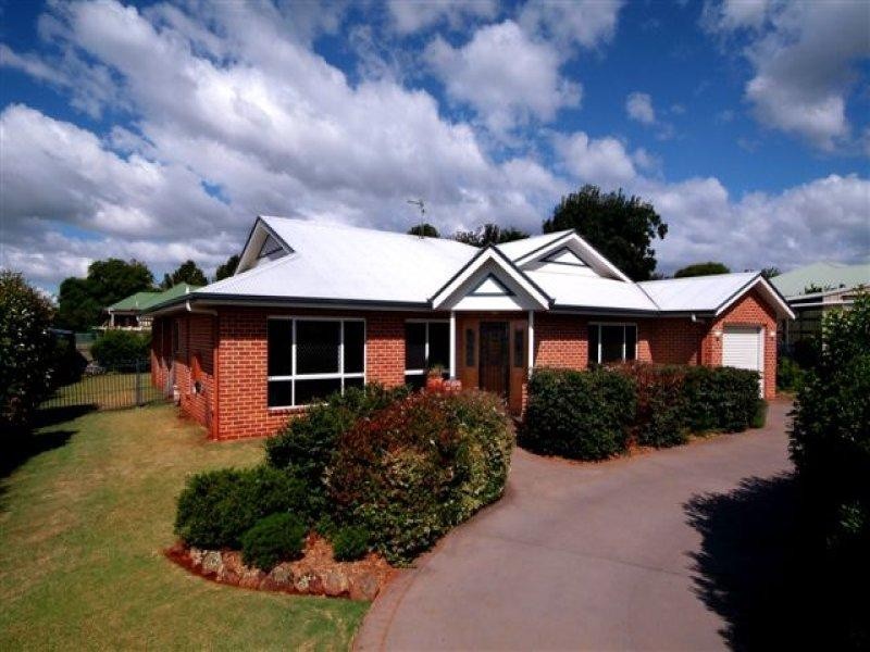 12 Spring Garden Court, Middle Ridge QLD 4350