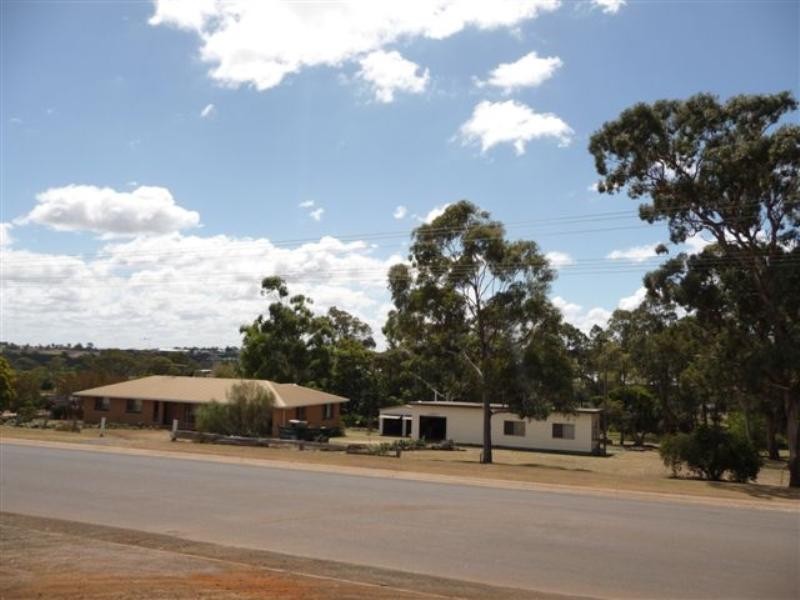 511 South Street, Harristown QLD 4350