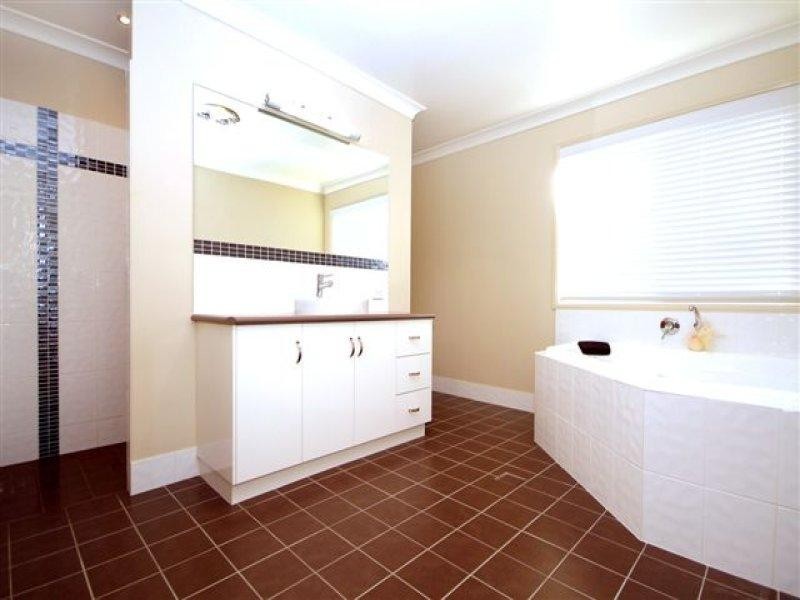 6 Jacaranda Court, Westbrook QLD 4350