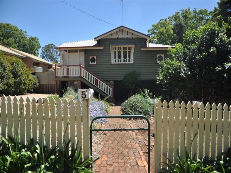 5 Gladstone Street, Newtown QLD 4350