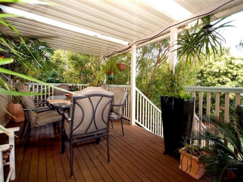 9 Ross Street, Mount Lofty QLD 4350