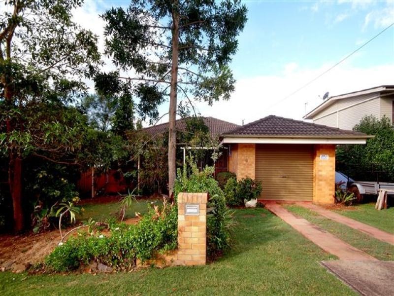 9 Ross Street, Mount Lofty QLD 4350