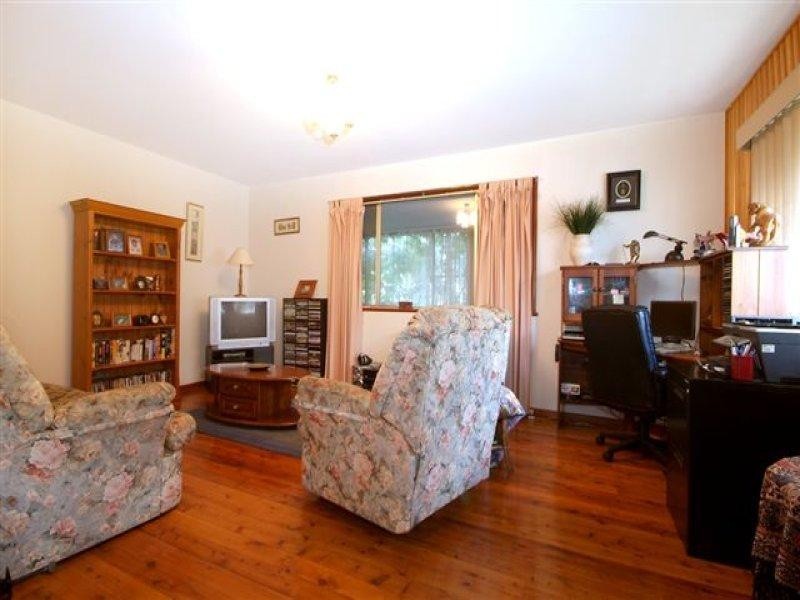 9 Ross Street, Mount Lofty QLD 4350