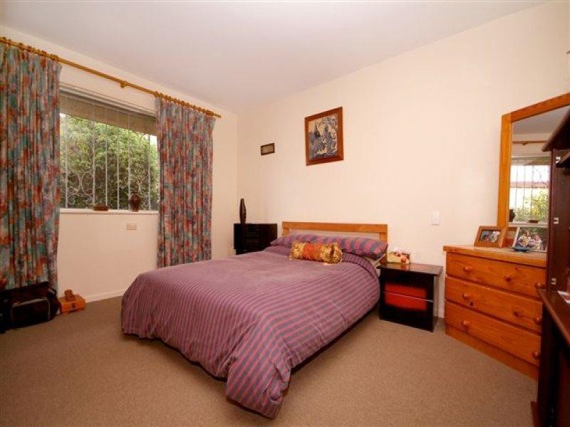 9 Ross Street, Mount Lofty QLD 4350