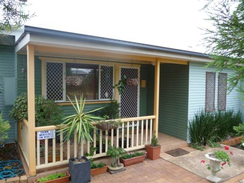 9 Reginald Street, Mount Lofty QLD 4350