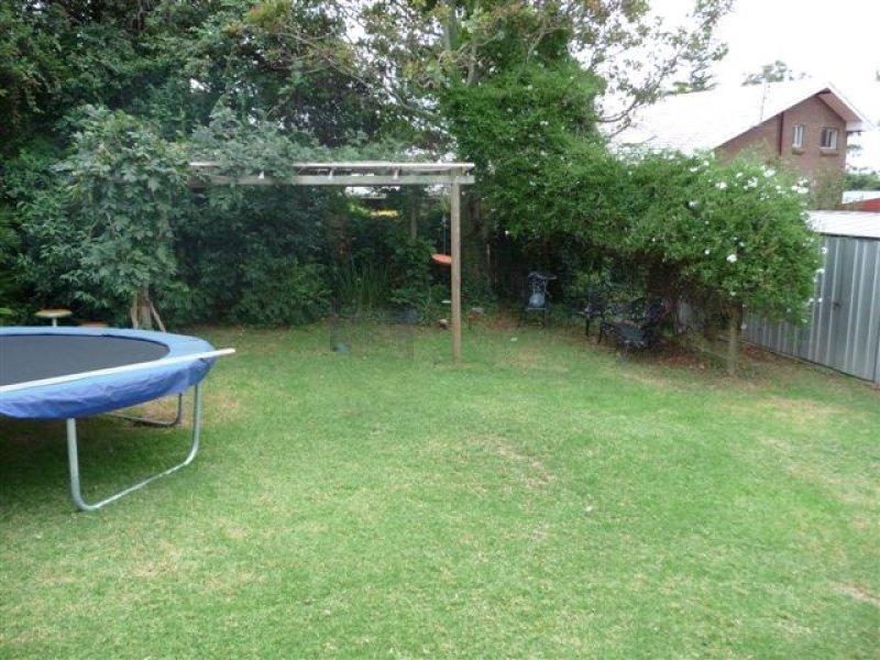 9 Reginald Street, Mount Lofty QLD 4350