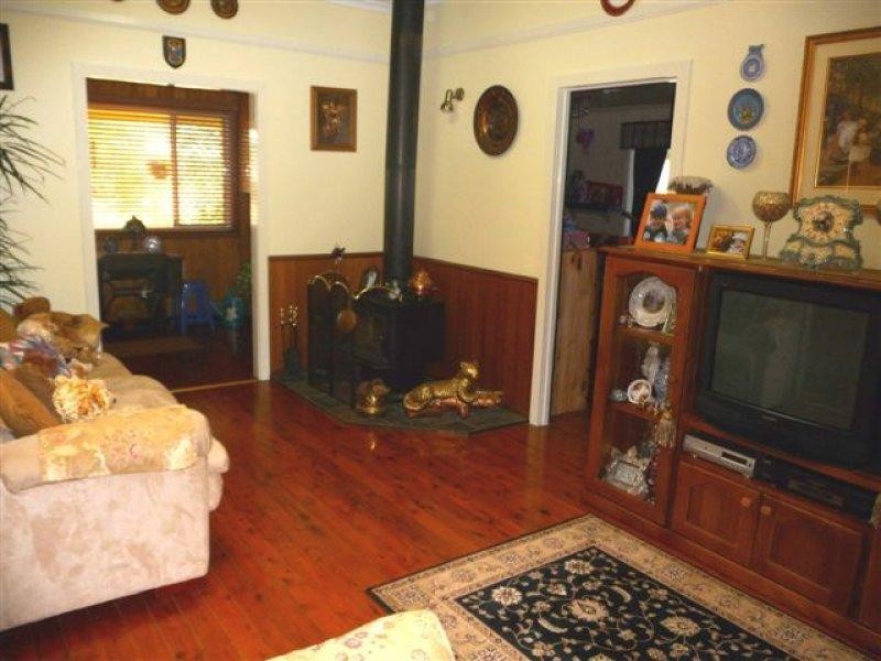 9 Reginald Street, Mount Lofty QLD 4350