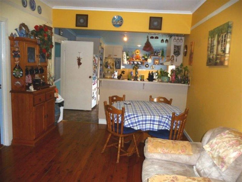 9 Reginald Street, Mount Lofty QLD 4350