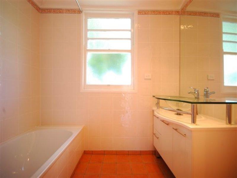 137 Holberton Street, Newtown QLD 4350