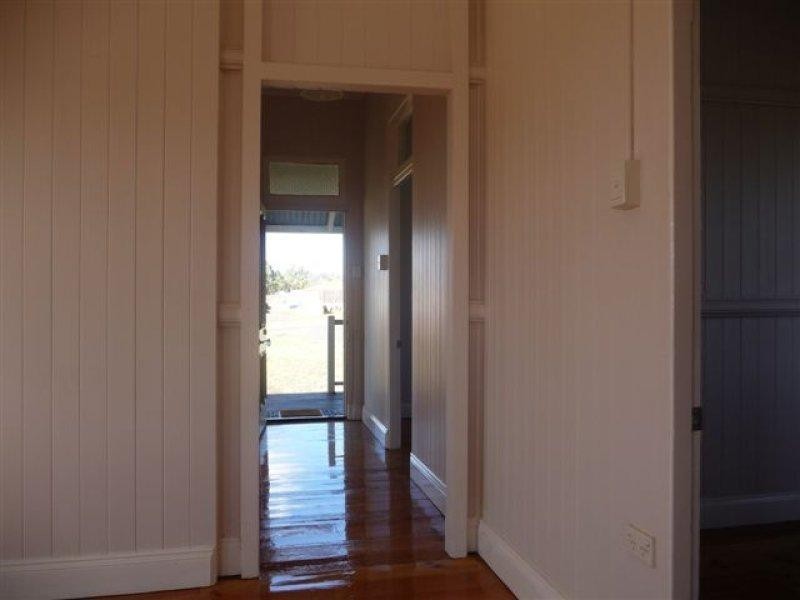 8 Phipps Drive, Meringandan QLD 4352