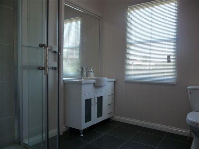 8 Phipps Drive, Meringandan QLD 4352