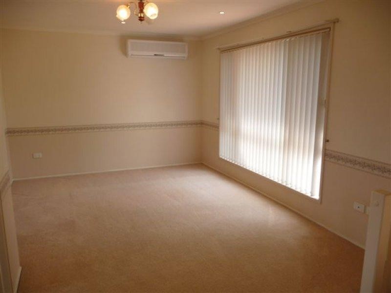 42 Melway Crescent, Harristown QLD 4350