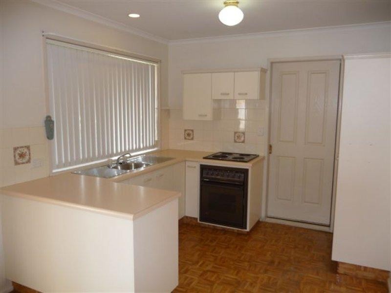 42 Melway Crescent, Harristown QLD 4350