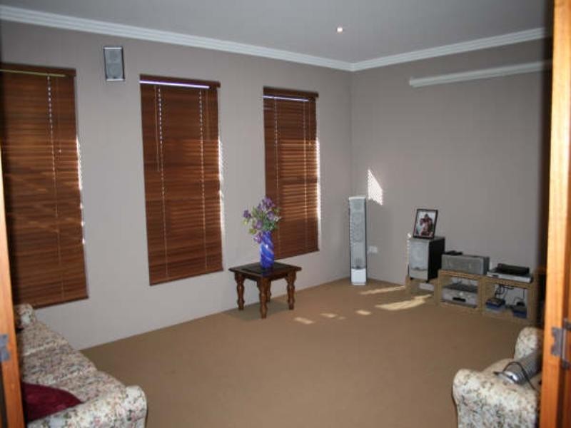 30 Shelton Crescent, Kearneys Spring QLD 4350