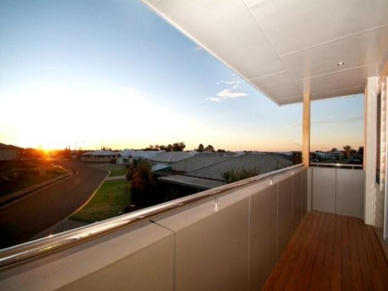 66 Wood Drive, Middle Ridge QLD 4350