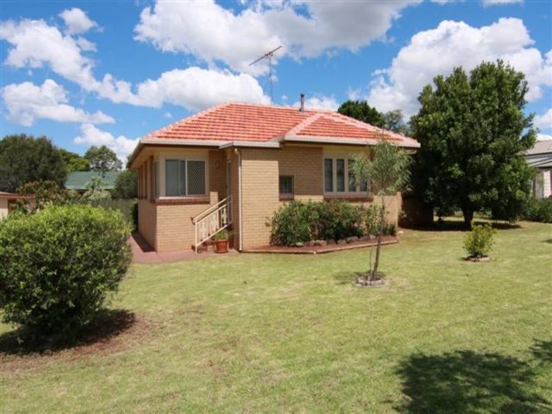 38 Holberton Street, Rockville QLD 4350