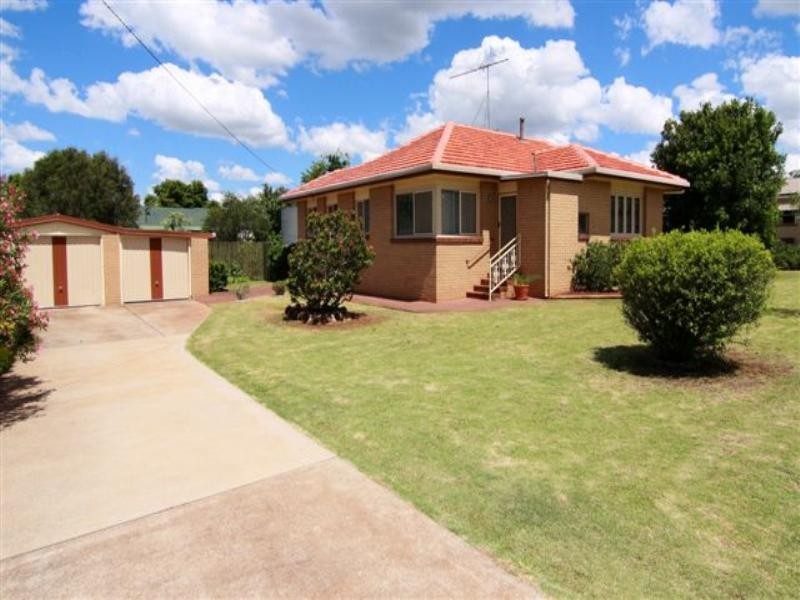 38 Holberton Street, Rockville QLD 4350