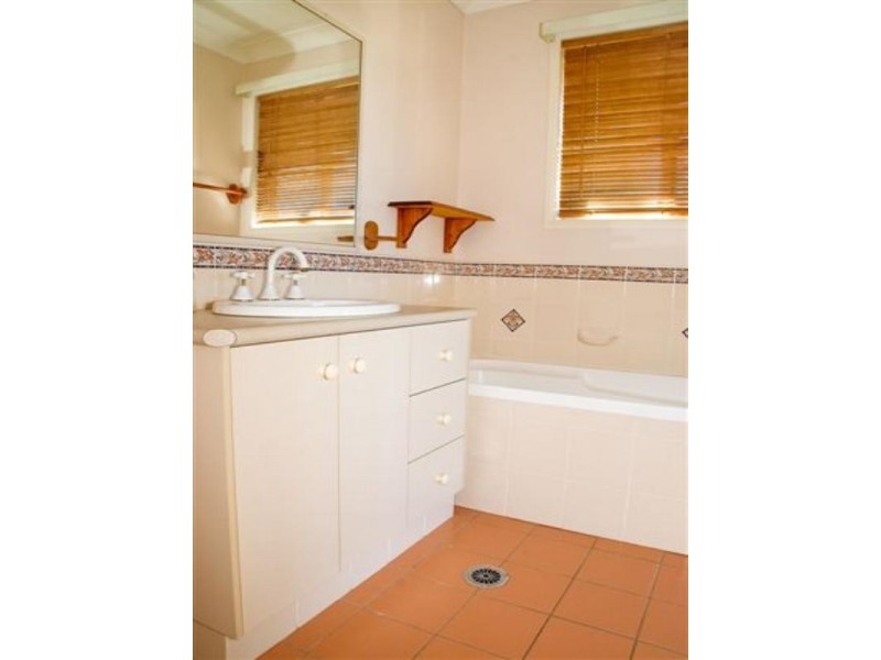 1 Crusader Court, Wilsonton QLD 4350