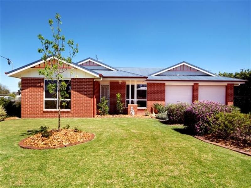 16 Stratford Drive, Wyreema QLD 4352